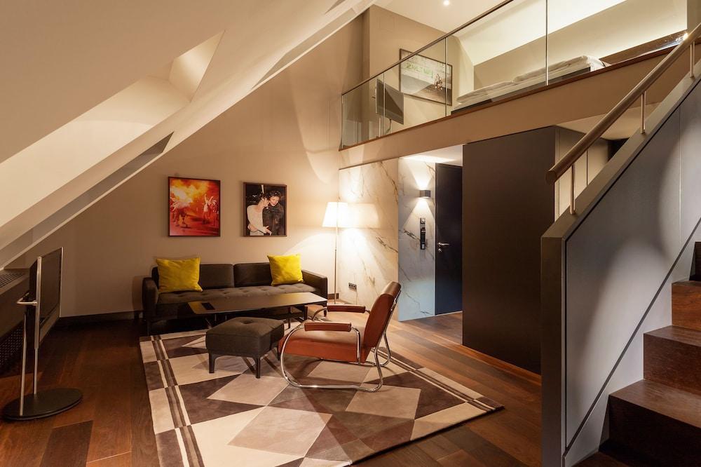 The Hotel Viena